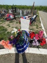 Коллектив прокуратуры Заводского района возложили цветы к местам захоронения ветеранов.