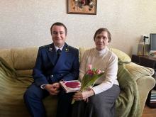В преддверии Международного женского дня работники прокуратуры Волжского района г. Саратова поздравили ветерана органов прокуратуры Нину Александровну Куличкову.
