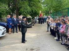 Прокурор Кировского района Саратова Анжелика Романова и глава администрации района поздравили с наступающим праздником ветерана