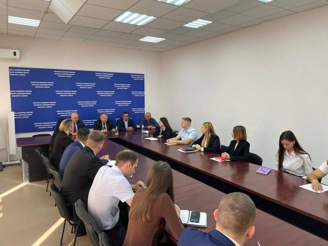 В прокуратуре Саратова состоялась встреча ветеранов надзорного ведомства с молодыми специалистами 