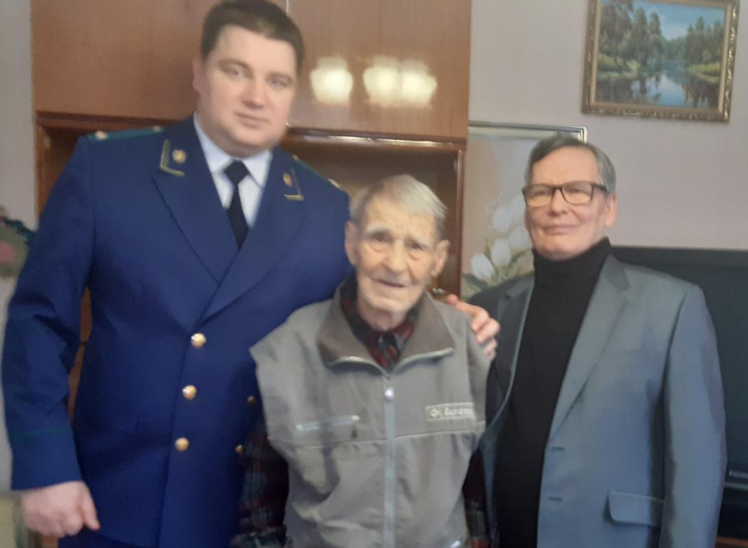 Поздравление Лесина